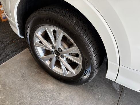 Used 2024 Audi Q3 2.0T Premium w/ Convenience Package image 5