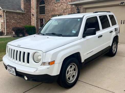 Used 2014 Jeep Patriot Sport image 2
