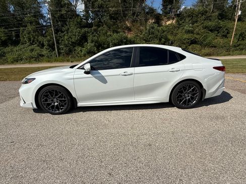 Used 2025 Toyota Camry XSE w/ Premium Plus Package FWD image 4
