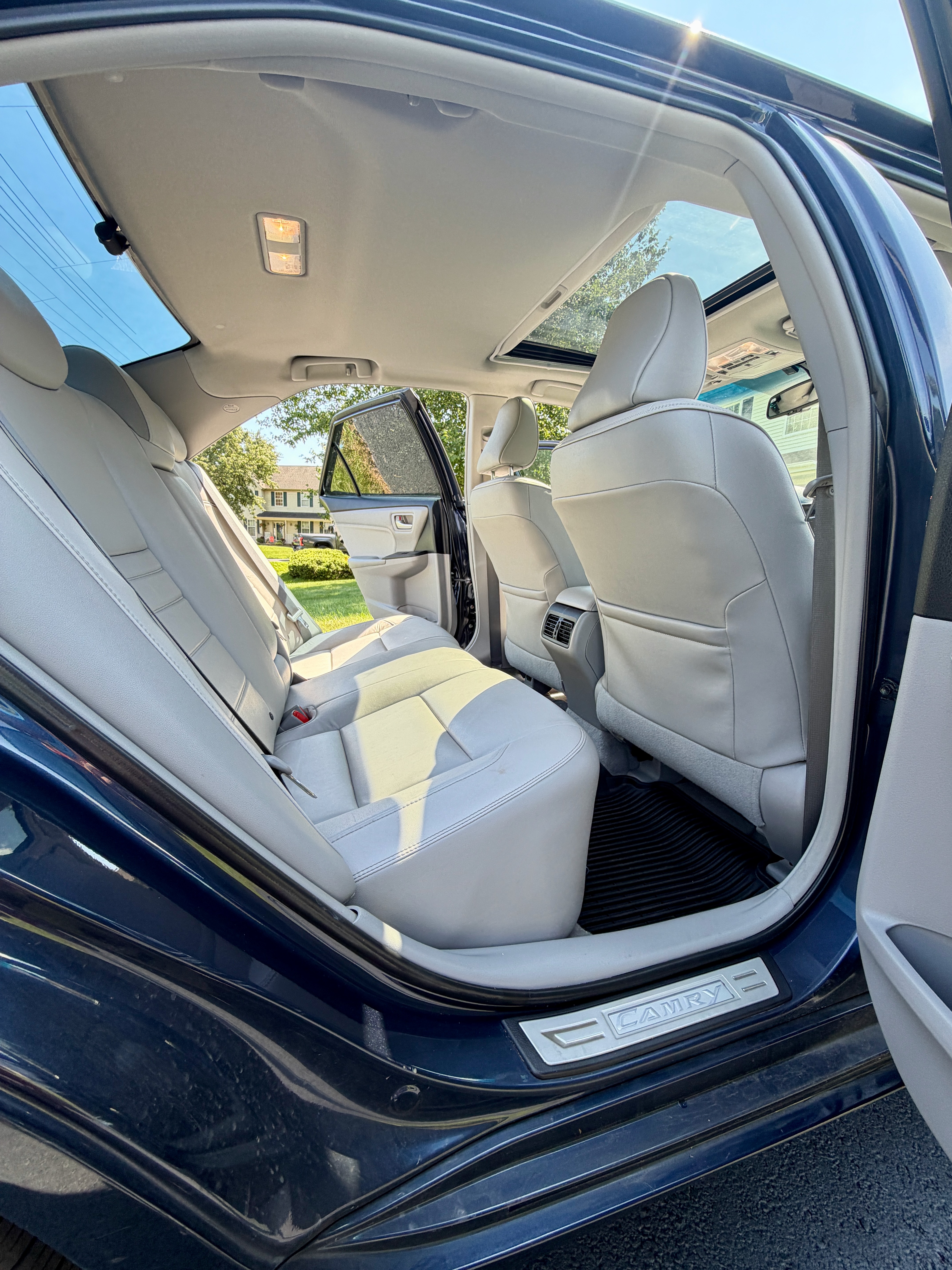 Used 2016 Toyota Camry XLE w/ Moonroof Package FWD image 10