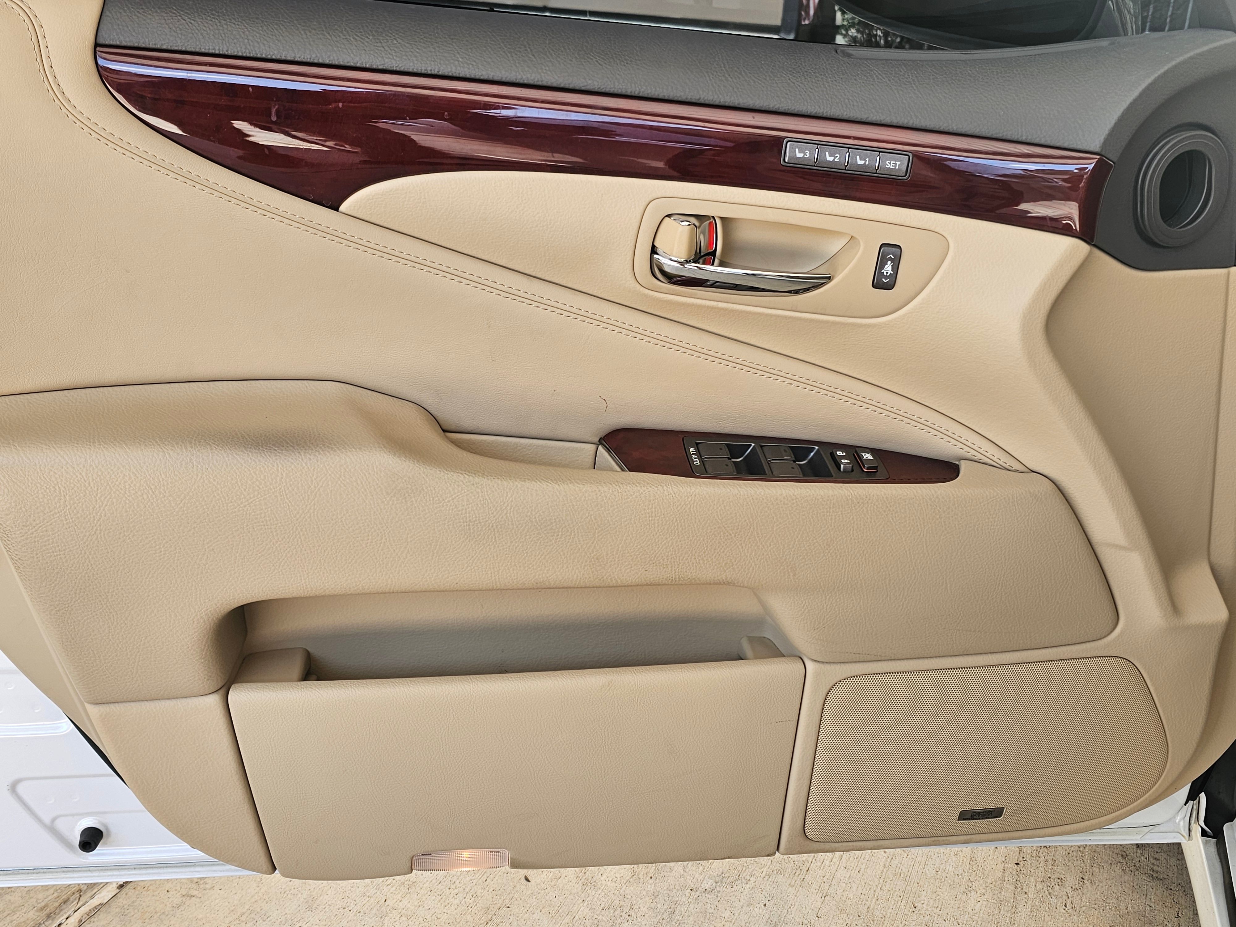 Used 2008 Lexus LS 460 RWD image 14