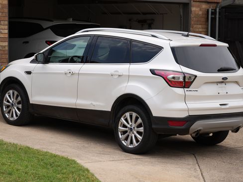 Used 2017 Ford Escape Titanium FWD image 10