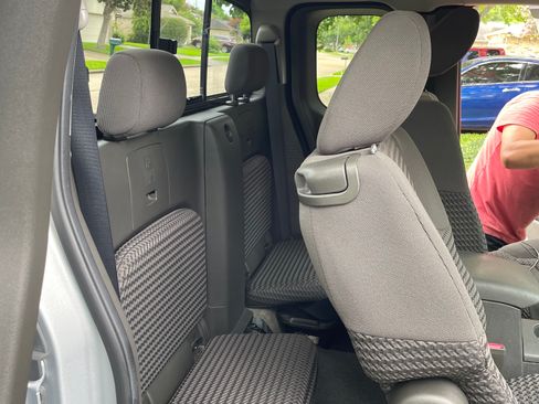 Used 2011 Nissan Frontier SV w/ SV Premium Utility Pkg RWD image 8