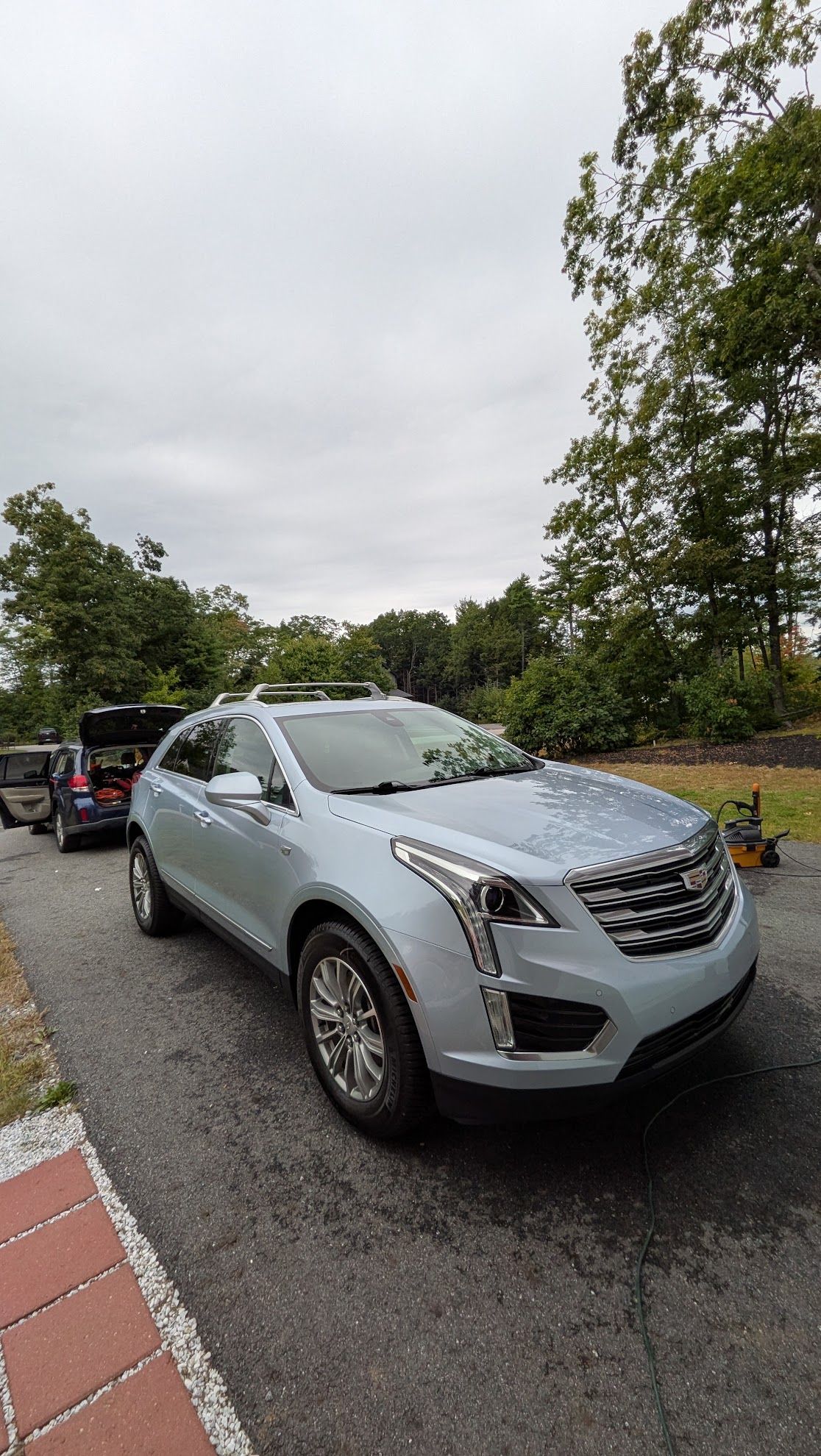 Used 2017 Cadillac XT5 Luxury w/ Driver Awareness Package FWD image 9