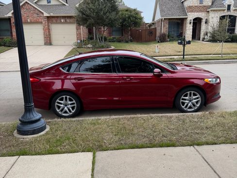 Used 2015 Ford Fusion SE image 8