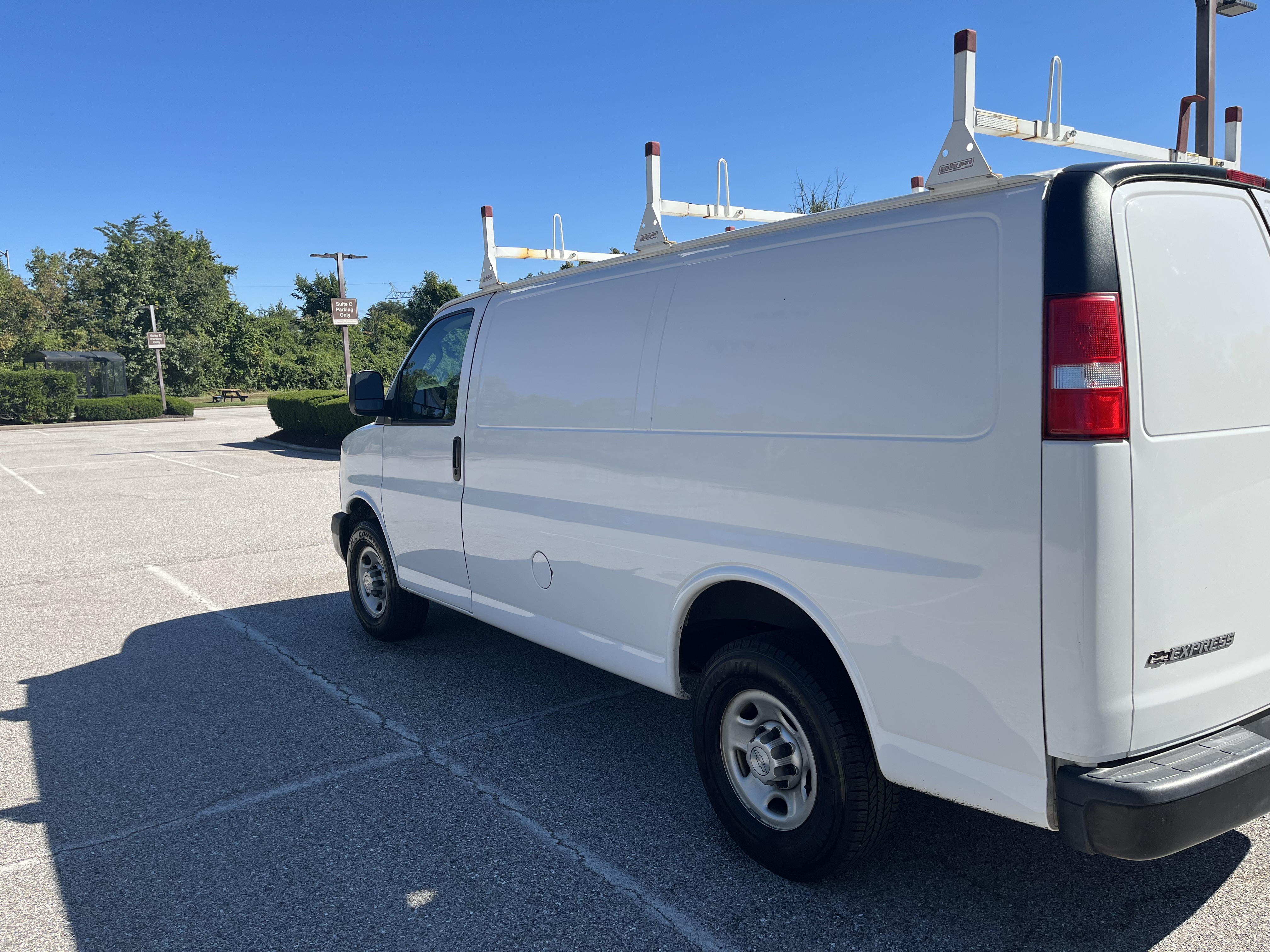 Used 2019 Chevrolet Express 3500 w/ Driver Convenience Package RWD image 15