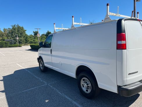 Used 2019 Chevrolet Express 3500 w/ Driver Convenience Package RWD image 15