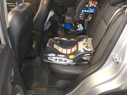 Used 2017 Chevrolet Trax LT w/ LT Convenience Package image 12