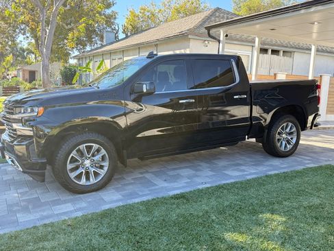 Used 2021 Chevrolet Silverado 1500 High Country w/ Z71 Off-Road Package image 2