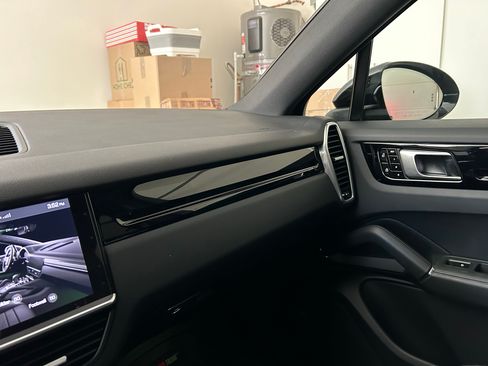 Used 2020 Porsche Cayenne image 17