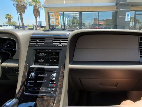 Used 2015 Lincoln Navigator 2WD image 16