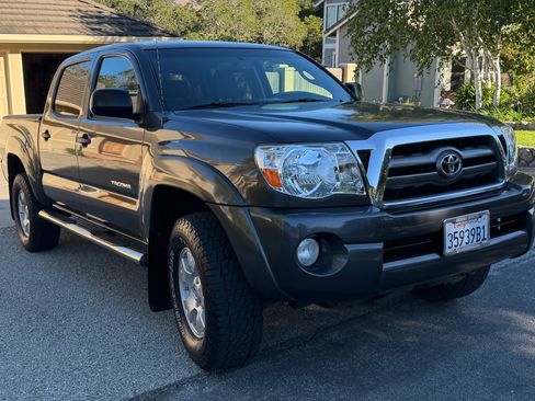 Used 2010 Toyota Tacoma PreRunner w/ TRD Off-Road Pkg w/JBL Audio RWD image 9