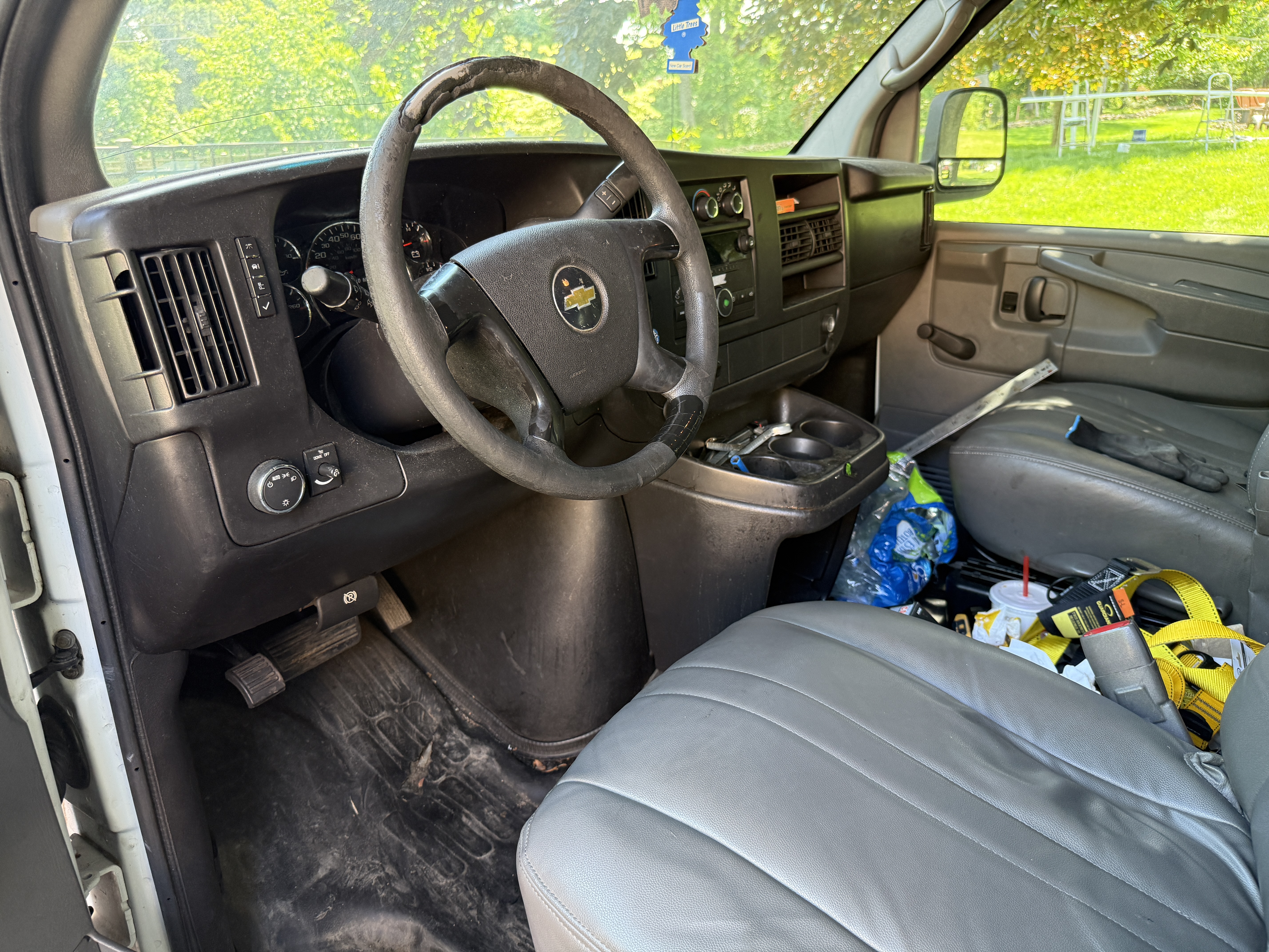 Used 2010 Chevrolet Express 2500 RWD image 14
