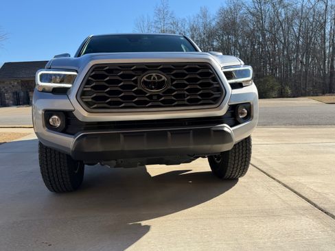 Used 2023 Toyota Tacoma TRD Off-Road w/ Advanced Technology Package image 6