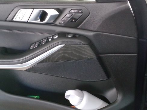 Used 2022 BMW X7 xDrive40i w/ M Sport Package image 8