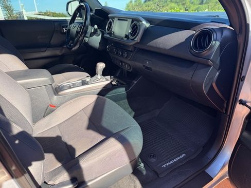 Used 2019 Toyota Tacoma TRD Sport image 16