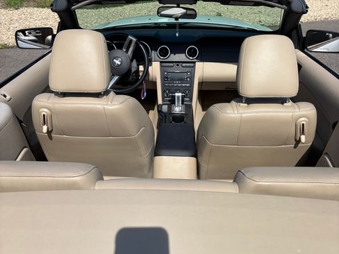 Used 2007 Ford Mustang Deluxe Convertible image 4