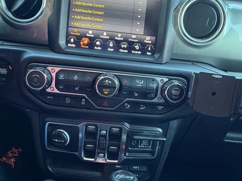 Used 2019 Jeep Wrangler Unlimited Sahara AWD/4WD image 14