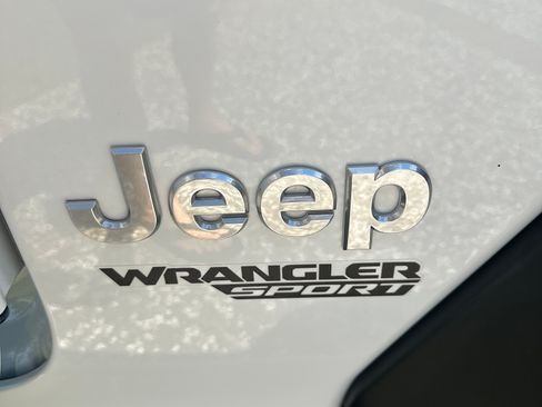 Used 2019 Jeep Wrangler Sport AWD/4WD image 14