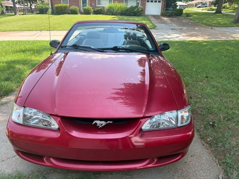 Used 1996 Ford Mustang GT RWD image 9