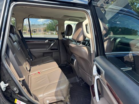 Used 2016 Lexus GX 460 image 18