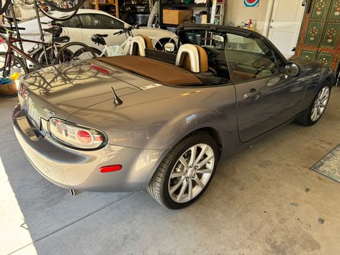 Used 2006 MAZDA MX-5 Miata Grand Touring w/ Premium Pkg image 5
