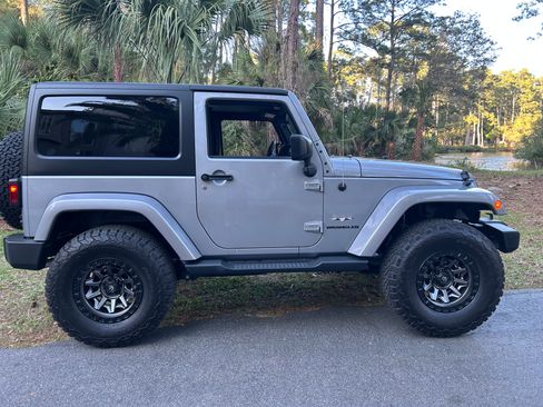 Used 2016 Jeep Wrangler Sahara w/ Connectivity Group image 4