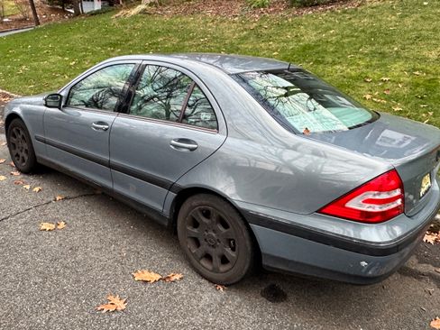 Used 2005 Mercedes-Benz C 320 4MATIC Sedan image 2