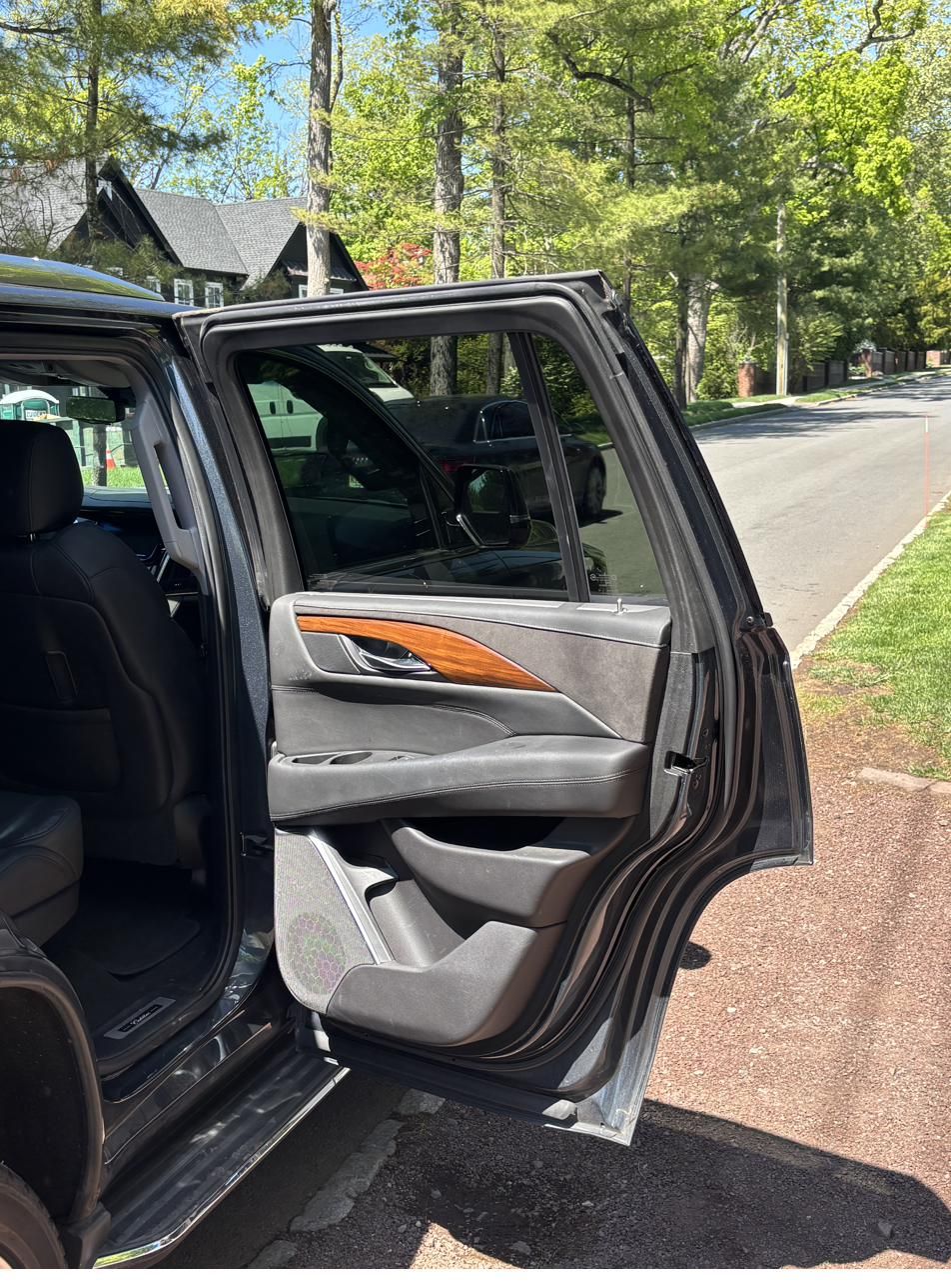 Used 2020 Cadillac Escalade Luxury AWD/4WD image 10