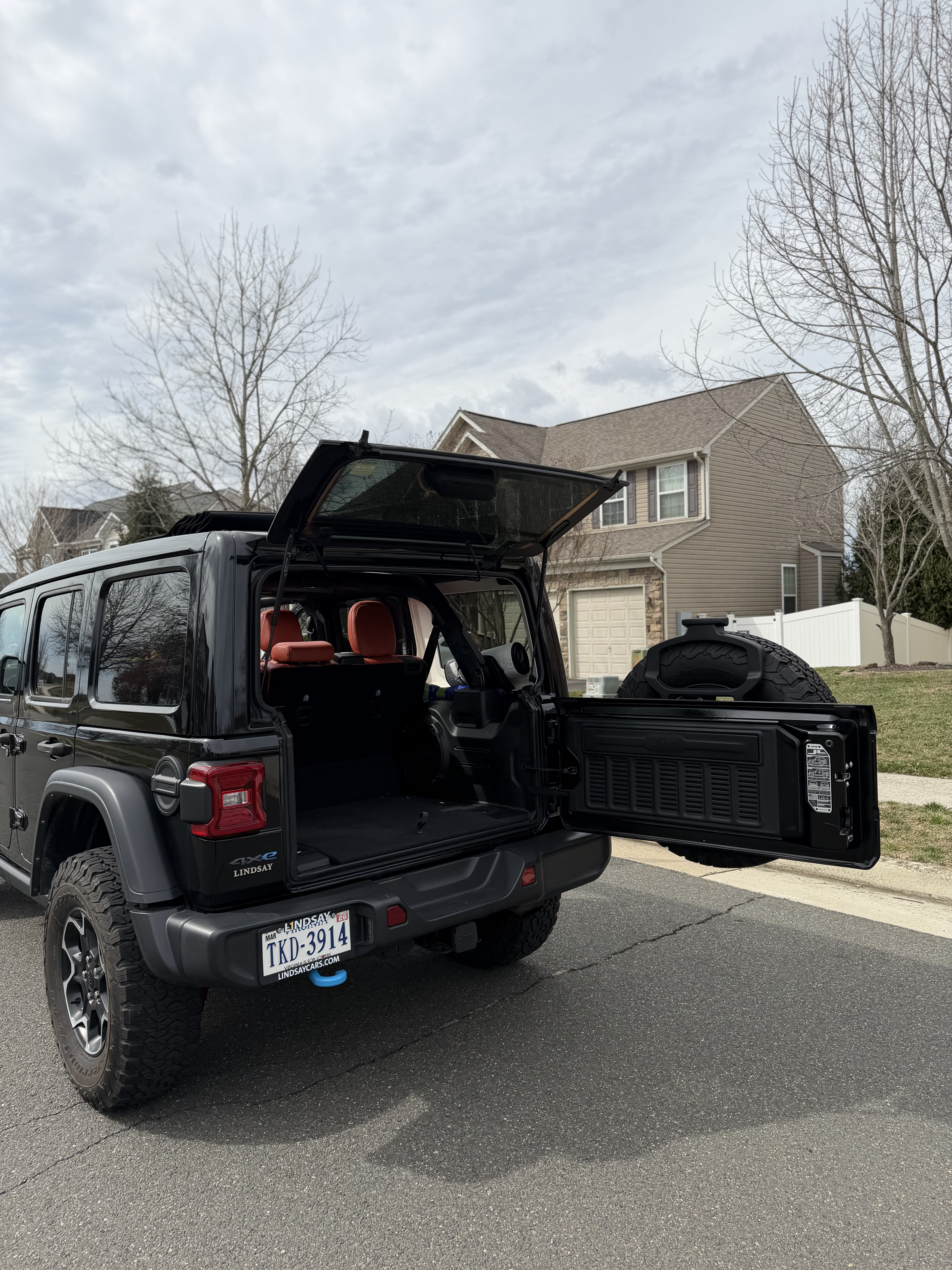 Used 2023 Jeep Wrangler Unlimited Rubicon 4xe w/ Cold Weather Group AWD/4WD image 9