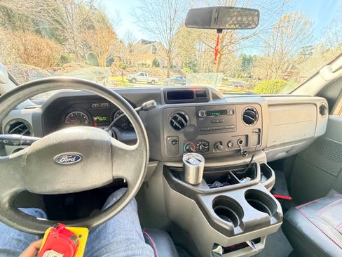 Used 2012 Ford E-250 and Econoline 250 Van 3D w/ PWR Group image 1