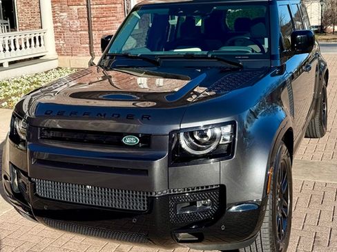 Used 2024 Land Rover Defender 110 X-Dynamic SE image 18