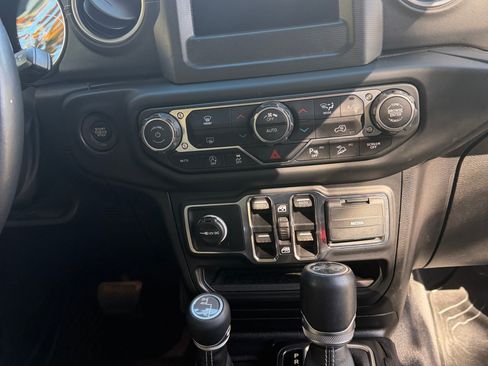 Used 2018 Jeep Wrangler Unlimited Sahara w/ Dual Top Group image 15