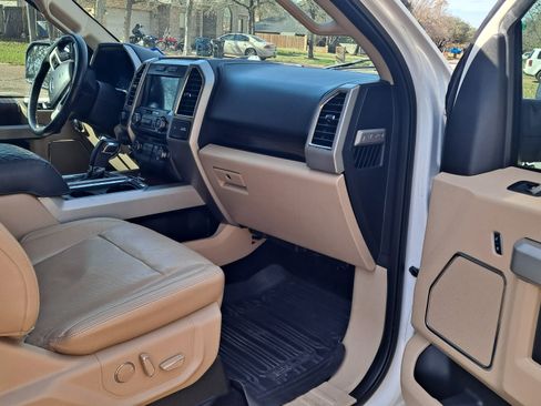 Used 2017 Ford F150 Lariat image 9