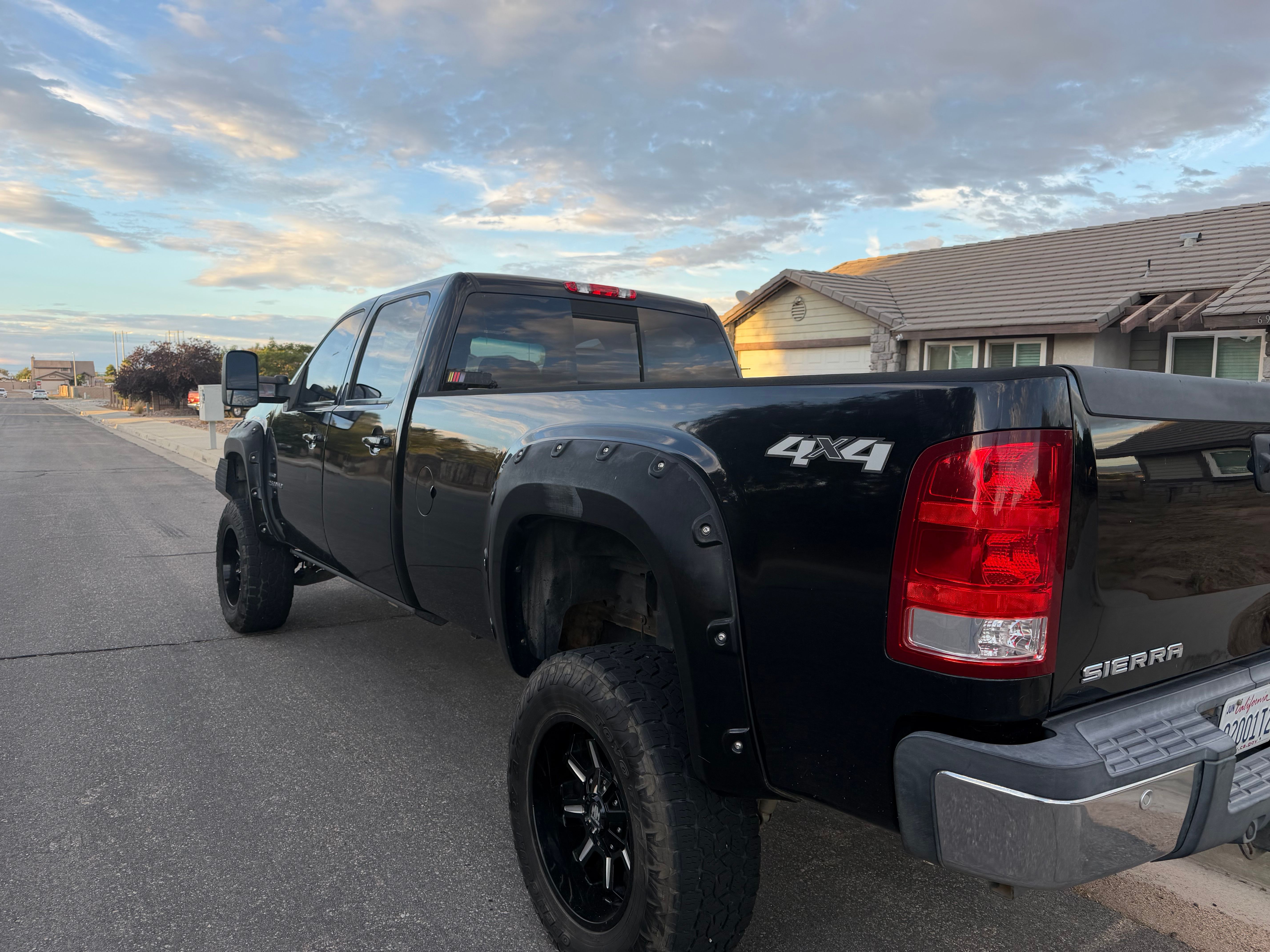 Used 2010 GMC Sierra 2500 SLT w/ SLT Convenience Package AWD/4WD image 13