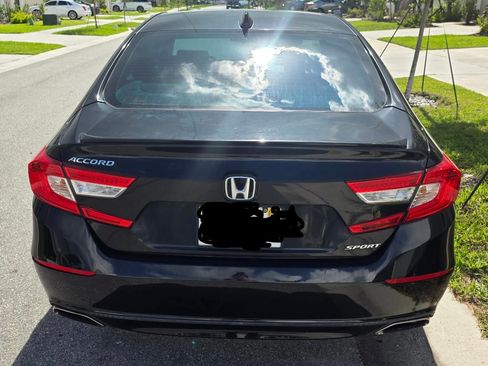 Used 2018 Honda Accord Sport image 5