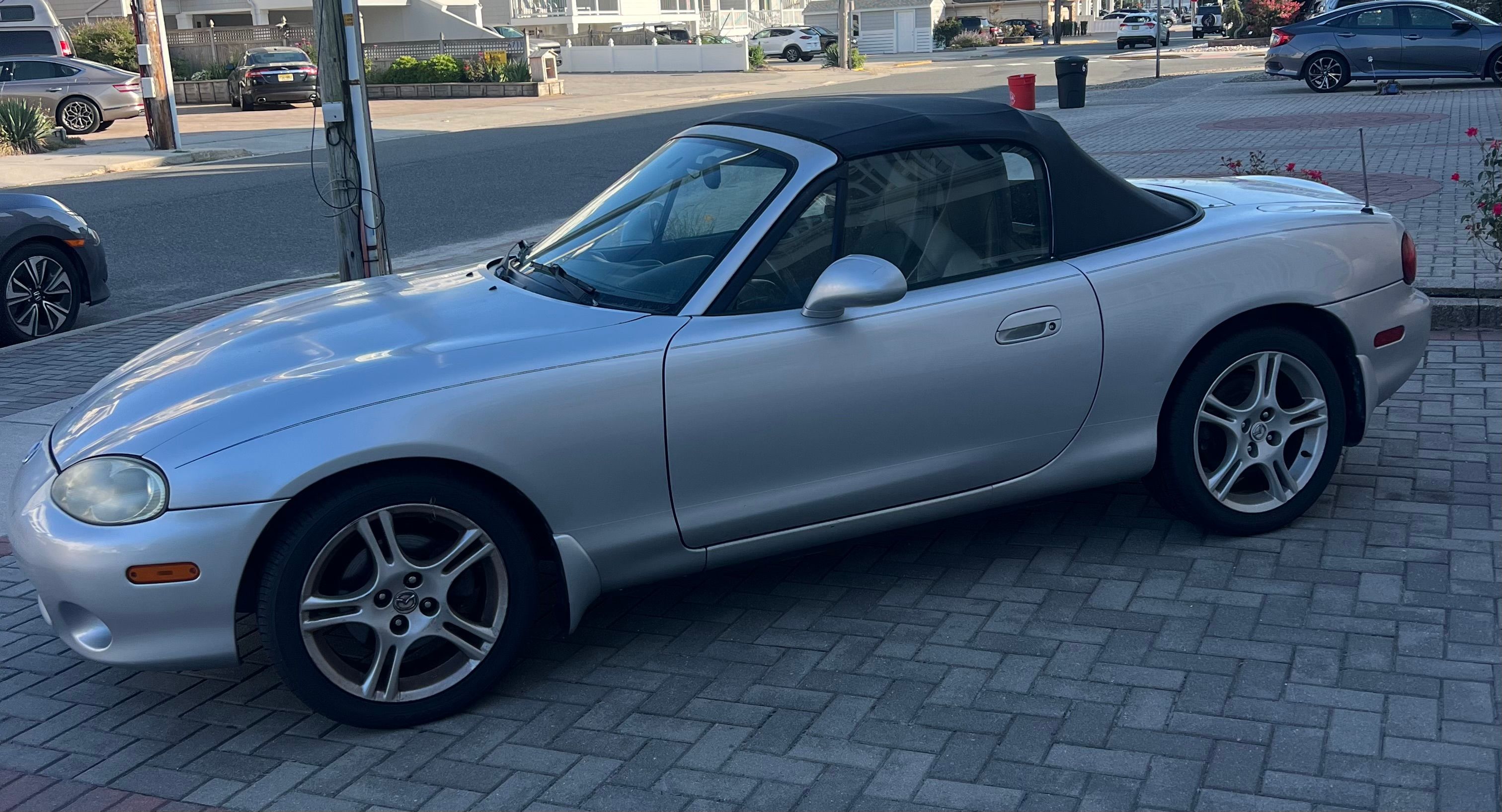 Used 2005 MAZDA MX-5 Miata LS RWD image 12