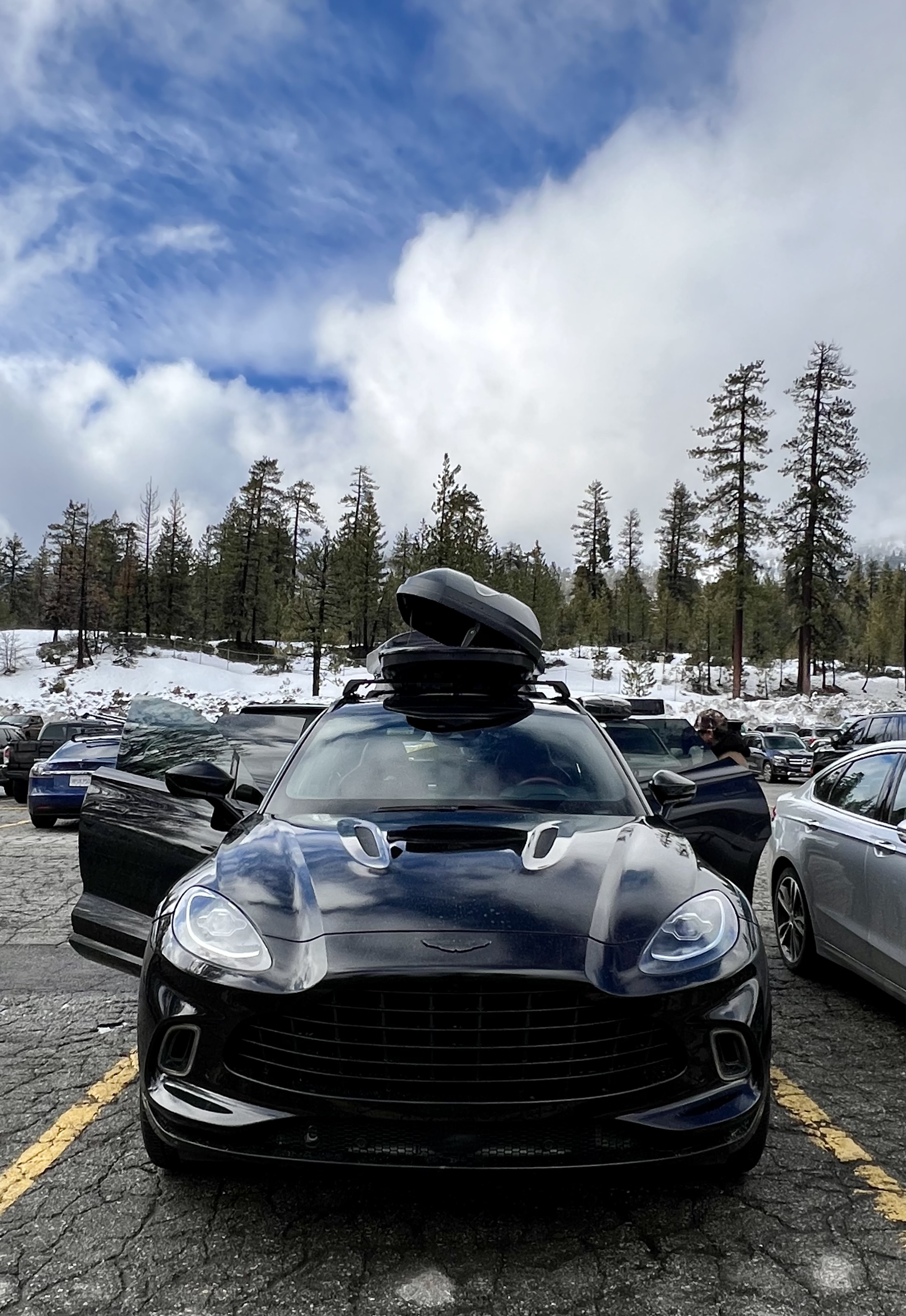 Used 2021 Aston Martin DBX AWD/4WD image 1