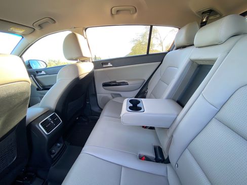 Used 2020 Kia Sportage EX image 5