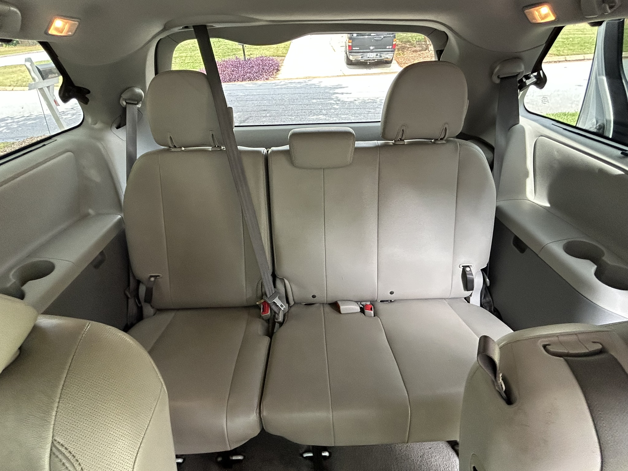Used 2011 Toyota Sienna XLE FWD image 17