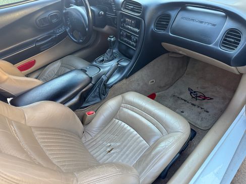 Used 1998 Chevrolet Corvette Coupe w/ Memory Pkg image 10