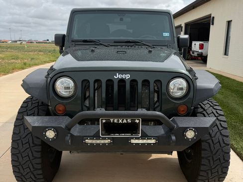 Used 2011 Jeep Wrangler Unlimited Sahara w/ Connectivity Group AWD/4WD image 9