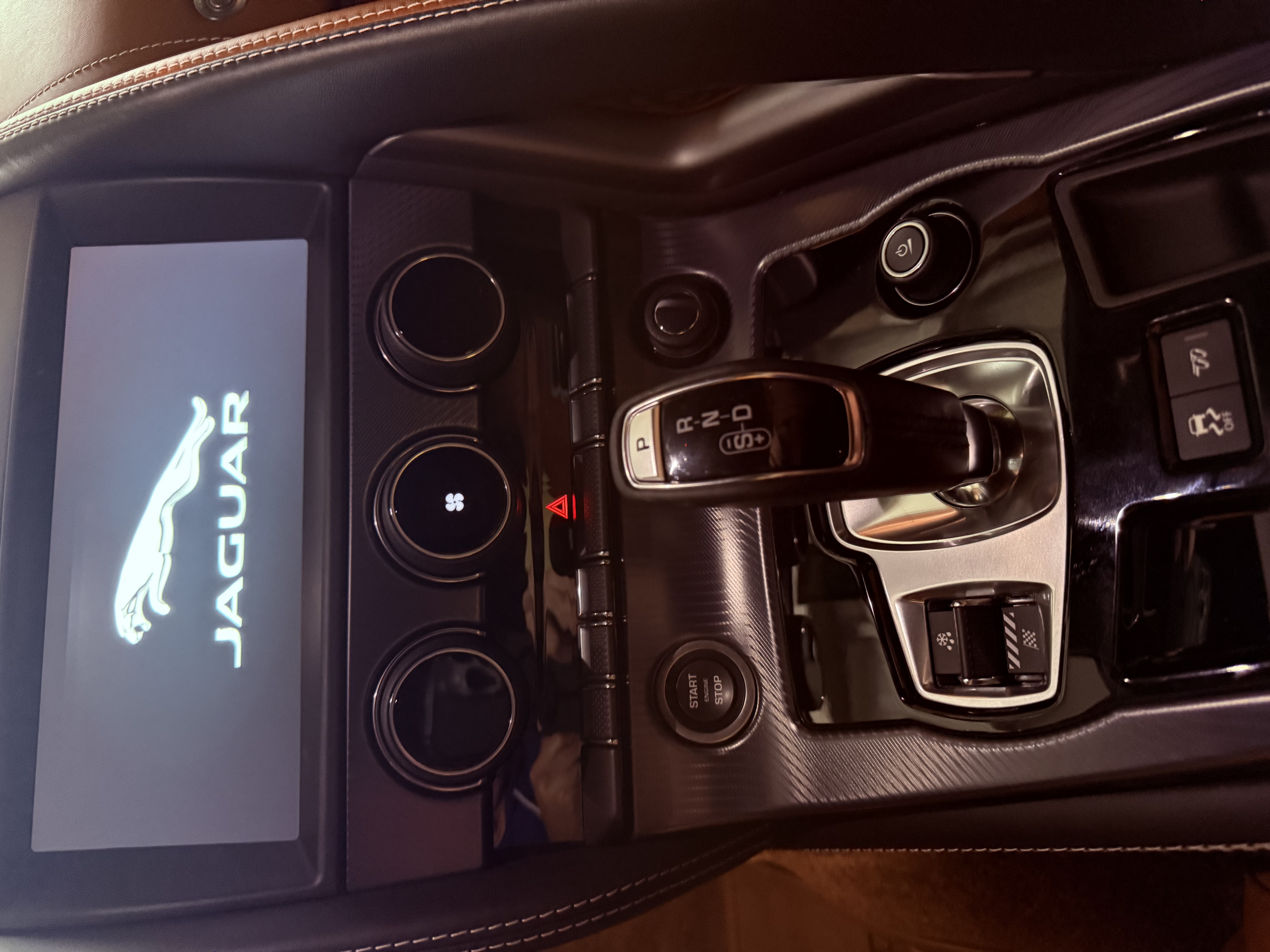 Used 2024 Jaguar F-TYPE R-Dynamic RWD image 12