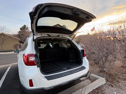 Used 2016 Subaru Outback 2.5i Premium image 11