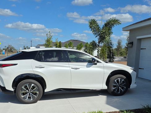 Used 2024 Lexus RZ 300e Premium image 1