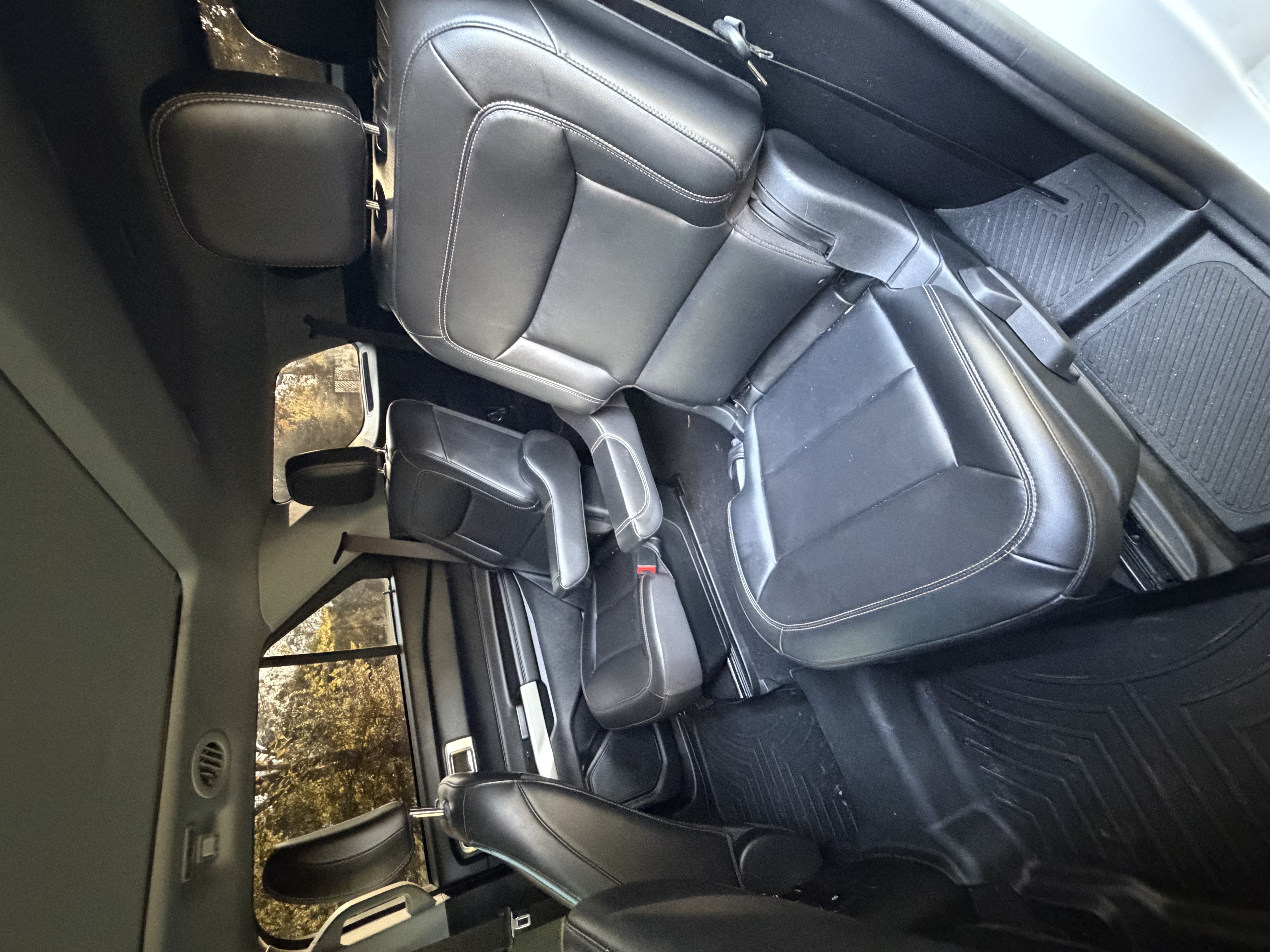 Used 2022 Ford Explorer XLT w/ Equipment Group 202A RWD image 10