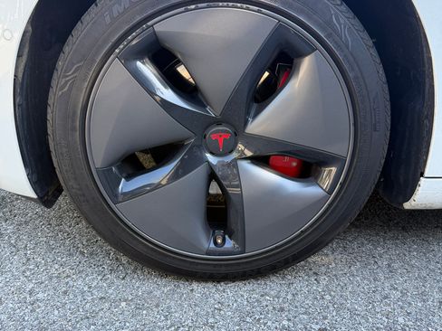 Used 2018 Tesla Model 3 Long Range RWD image 10