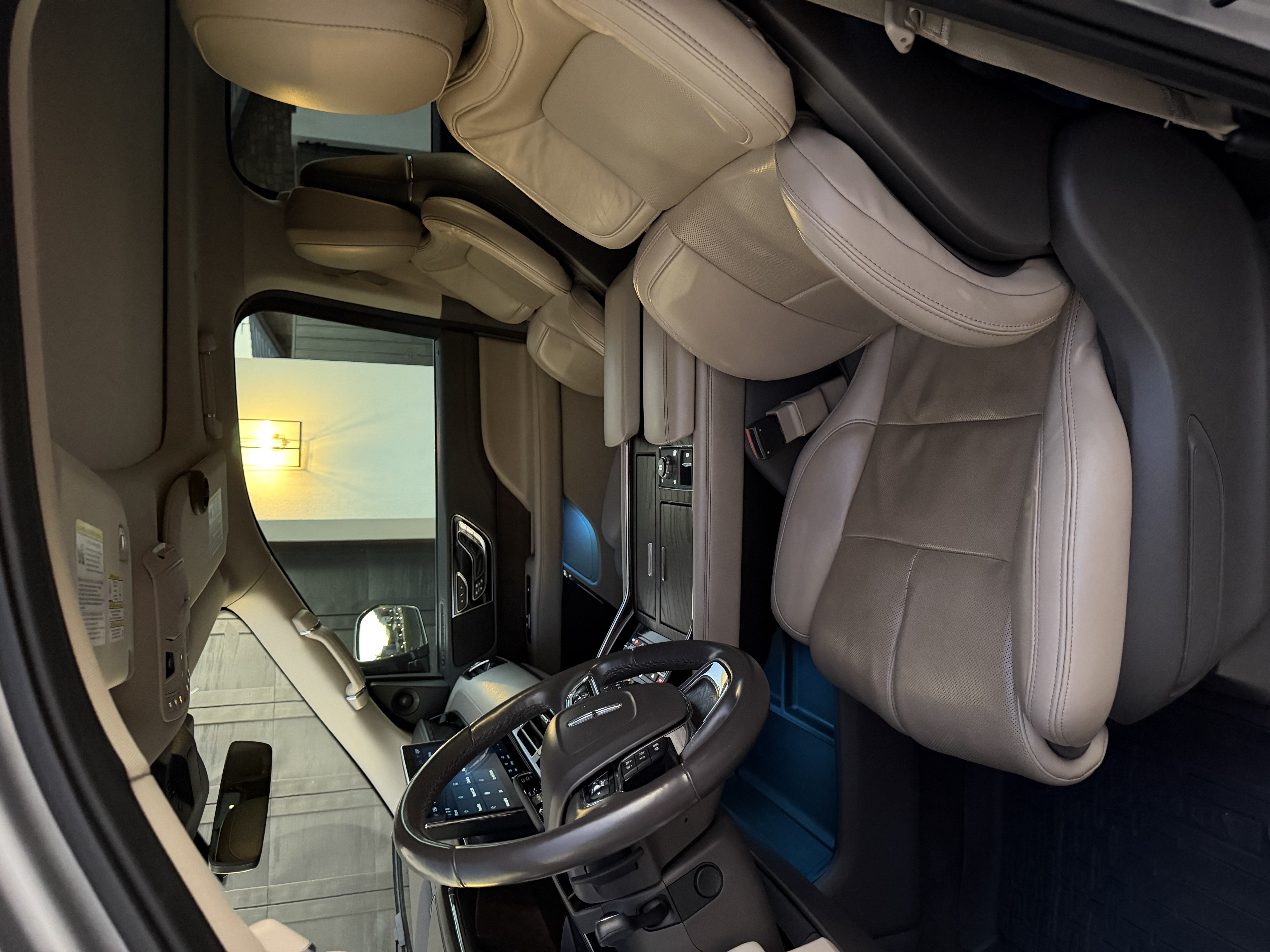 Used 2023 Lincoln Navigator L Reserve AWD/4WD image 5
