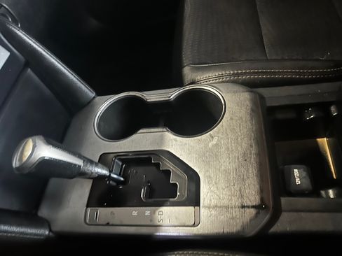 Used 2012 Toyota Camry SE image 11