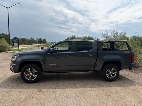 Used 2015 Chevrolet Colorado Z71 w/ LPO, Gearon Divider Package AWD/4WD image 11